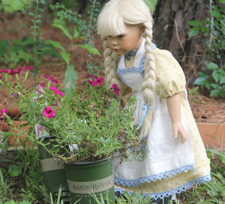Dolls in the garden. A gardening adventure by Stitching with Elli