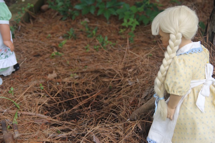 Dolls in the garden. A gardening adventure by Stitching with Elli