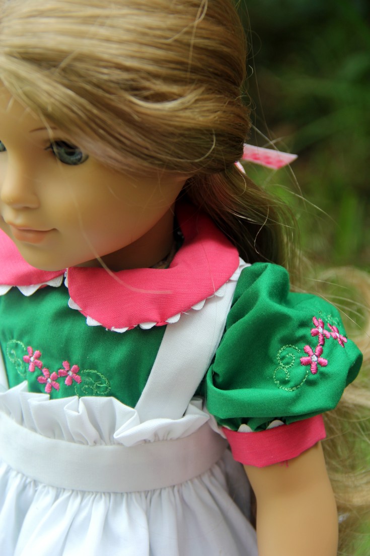 A doll's summer evening party. Nellie and Elizabeth have a party!