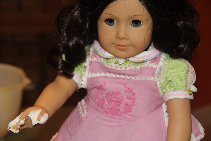 The dolls decorate a cake! 18" doll adventure on Stitching with Elli