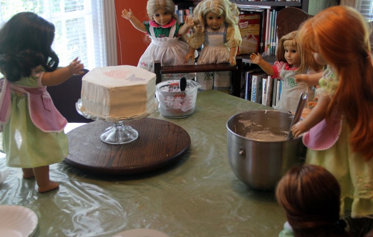 The dolls decorate a cake! 18" doll adventure on Stitching with Elli