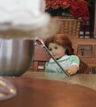 The dolls decorate a cake! 18" doll adventure on Stitching with Elli