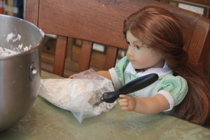 The dolls decorate a cake! 18" doll adventure on Stitching with Elli