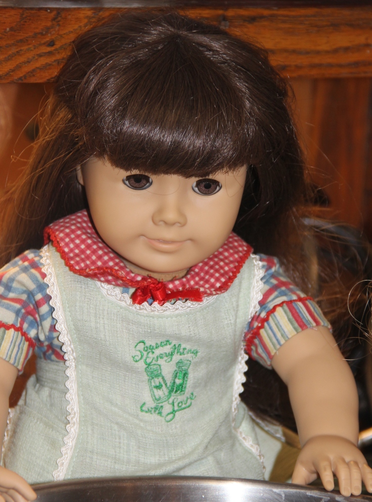 Samantha's apron-The doll's applesauce making adventure. 18" american girl doll adventures by stitching with Elli