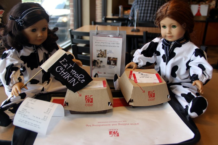 The dolls go to chickfila Day!- 18" doll adventures by stitching with Elli