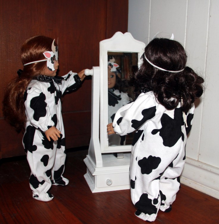 The Dolls go to Chickfila Day!!- 18" doll adventures by stitching with Elli