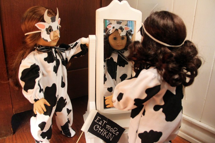 The dolls go to chickfila Day!- 18" doll adventures by stitching with Elli