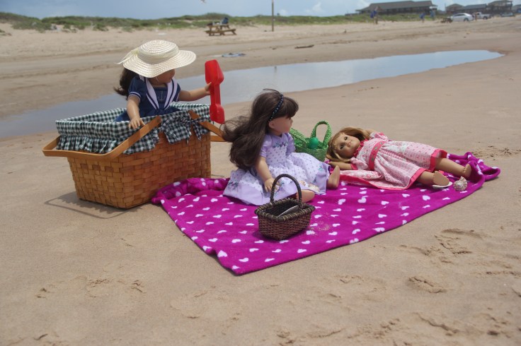 The Dolls go to the beach!- 18" doll adventures by stitching with Elli