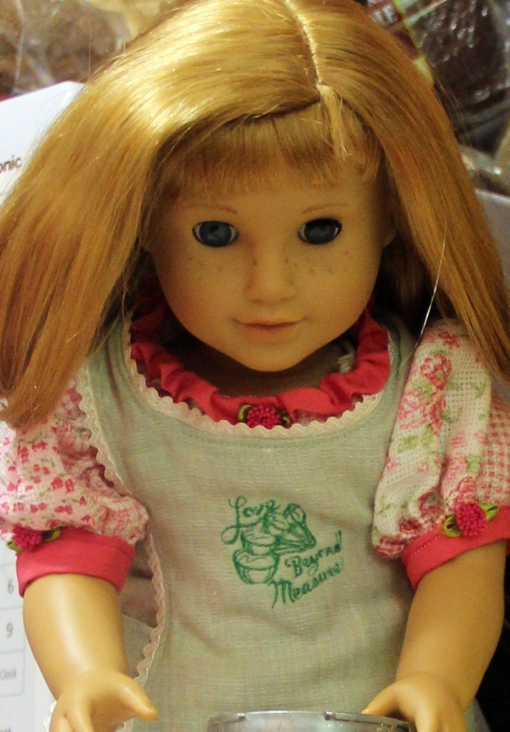 Nellie's apron- The doll's applesauce making adventure. 18" american girl doll adventures by stitching with Elli