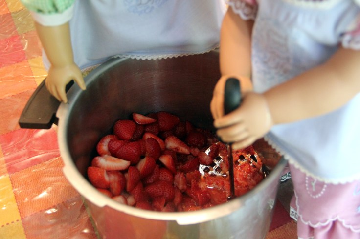 The Dolls make strawberry jam!- a 18" doll adventure by stitching with Elli