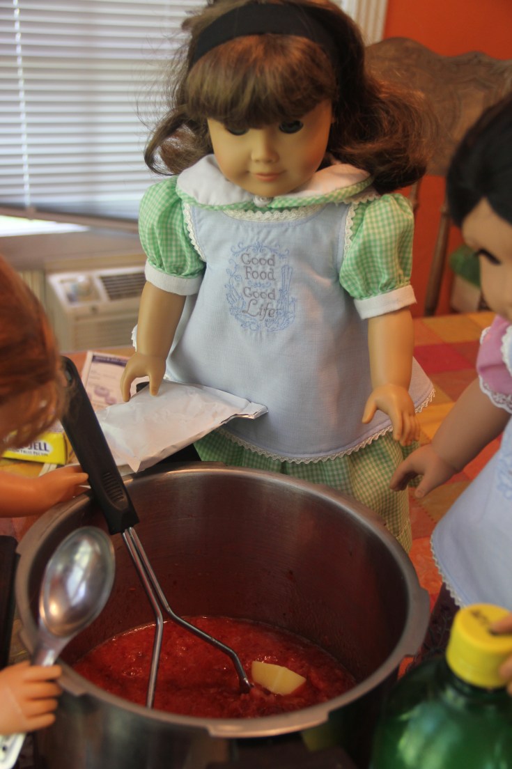 The Dolls make strawberry jam!- a 18" doll adventure by stitching with Elli