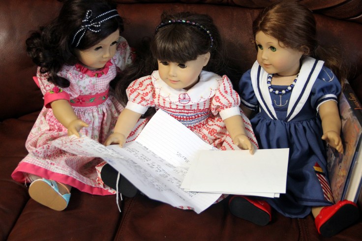 The dolls read a letter-- a 18" doll adventure by Stitching with Elli