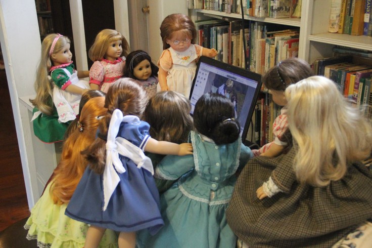 Looke at vacation pictures- a 18" doll adventure by stitching with Elli