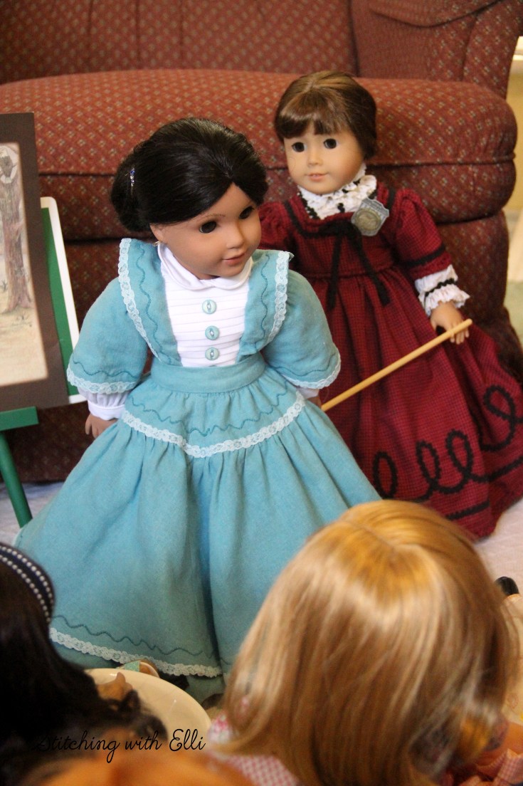 The dolls get a history lesson- a 18" doll adventure by stitching with Elli
