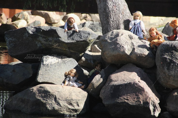 The dolls are enjoying Fenton MI's city parks- a 18" doll photostory by Stitching with Elli