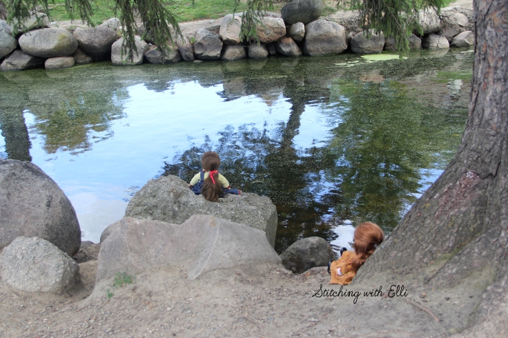 The dolls are enjoying Fenton MI's city parks- a 18" doll photostory by Stitching with Elli