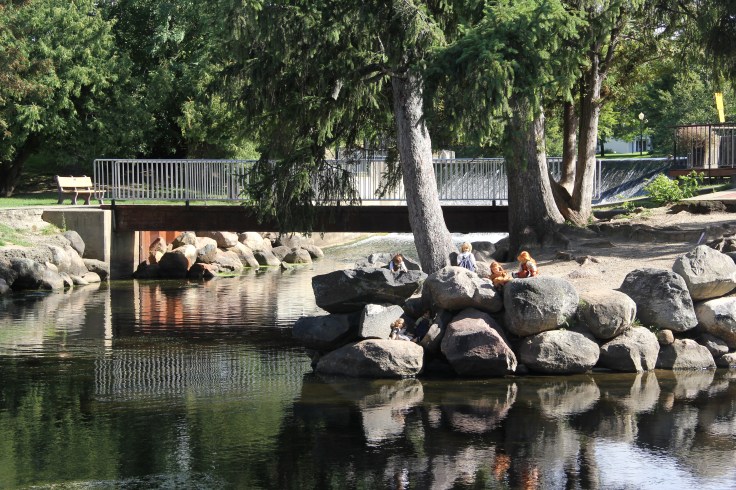 The dolls are enjoying Fenton MI's city parks- a 18" doll photostory by Stitching with Elli