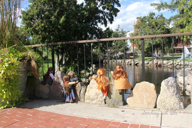The dolls are enjoying Fenton MI's city parks- a 18" doll photostory by Stitching with Elli