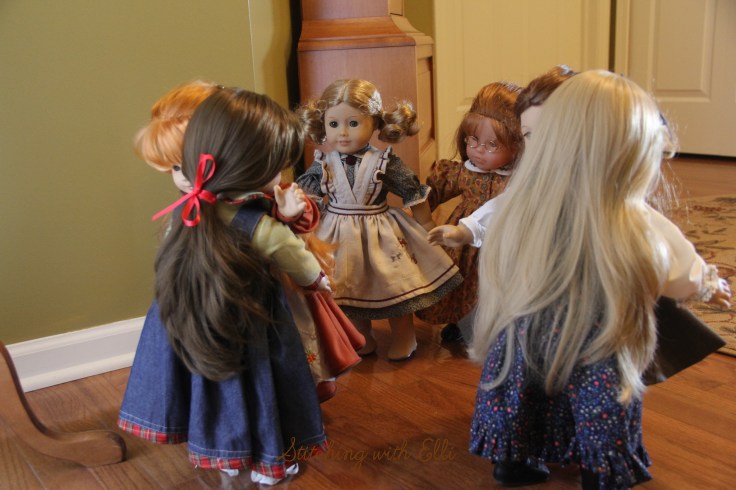 Meeting new friends!- a 18" doll adventure by stitching with Elli