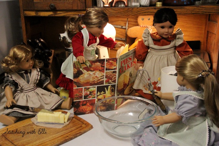 The great thanksgiving pie bake! a Thanksgiving story with American girl dolls by stitching with Elli