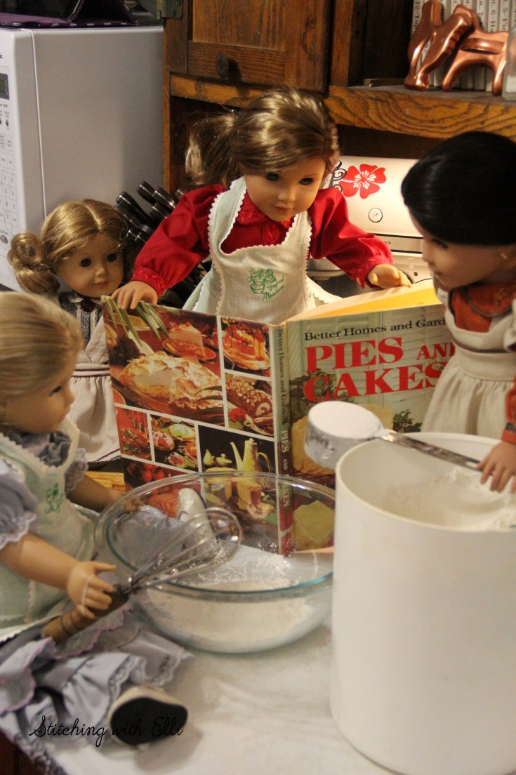 The great thanksgiving pie bake! a Thanksgiving story with American girl dolls by Stitching with Elli