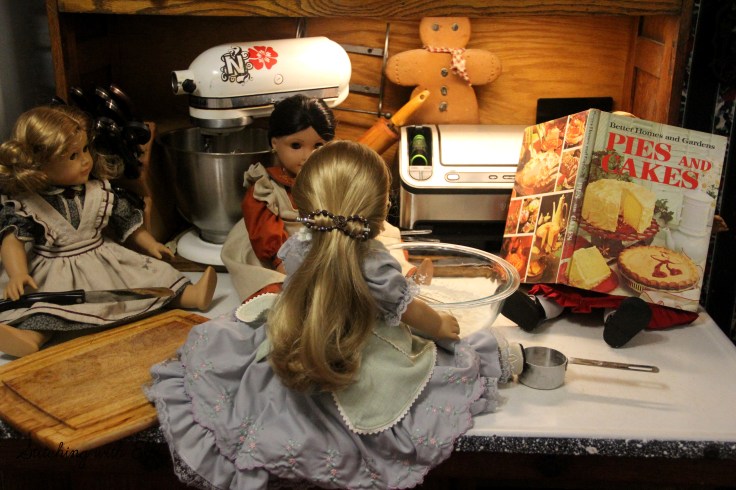 The great thanksgiving pie bake! a Thanksgiving story with American girl dolls by stitching with Elli