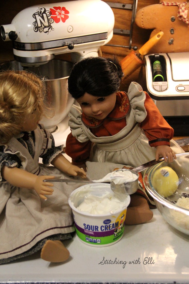 The great thanksgiving pie bake! a Thanksgiving story with American girl dolls by stitching with Elli