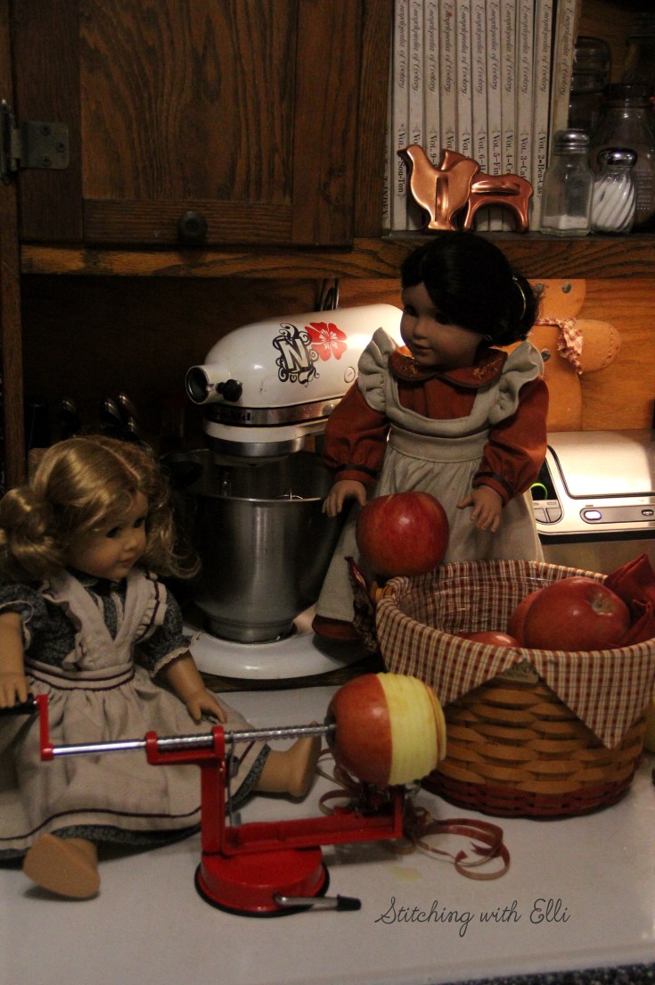 The great thanksgiving pie bake! a Thanksgiving story with American girl dolls by stitching with Elli