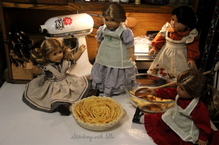 The great thanksgiving pie bake! a Thanksgiving story with American girl dolls by stitching with Elli