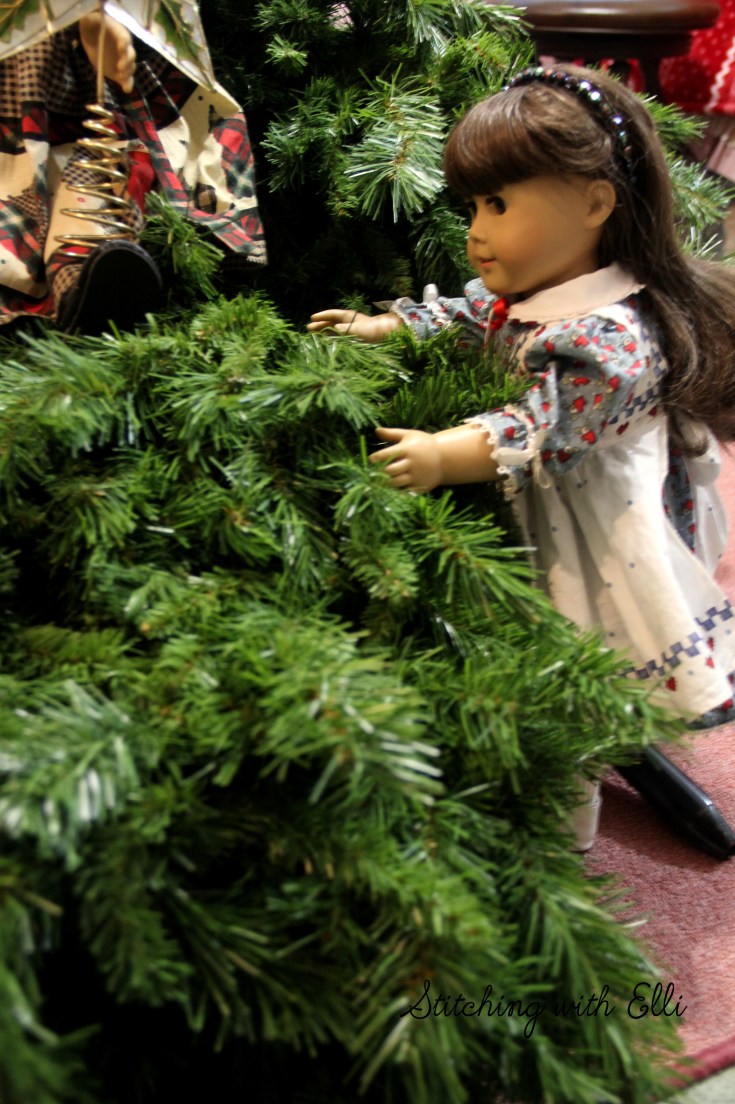 The American girls decorate a Christmas Tree- a Doll Christmas story by Stitching with Elli