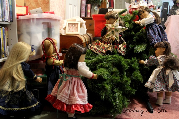 The American girls decorate a Christmas Tree- a Doll Christmas story by Stitching with Elli