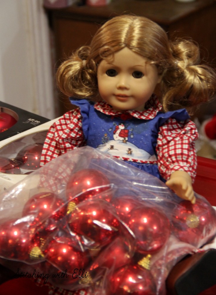 The American girls decorate a Christmas Tree- a Doll Christmas story by Stitching with Elli
