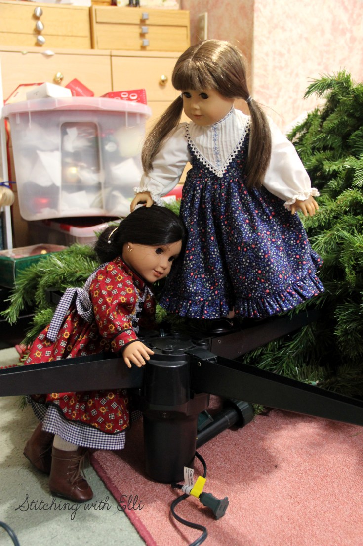 The American girls decorate a Christmas Tree- a Doll Christmas story by Stitching with Elli