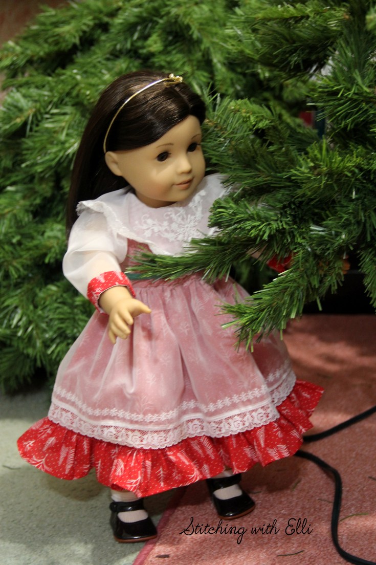 The American girls decorate a Christmas Tree- a Doll Christmas story by Stitching with Elli