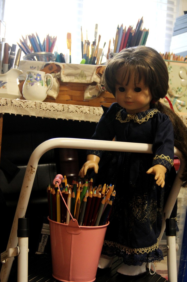 The dolls make Christmas card!- A doll story by Stitching with Elli