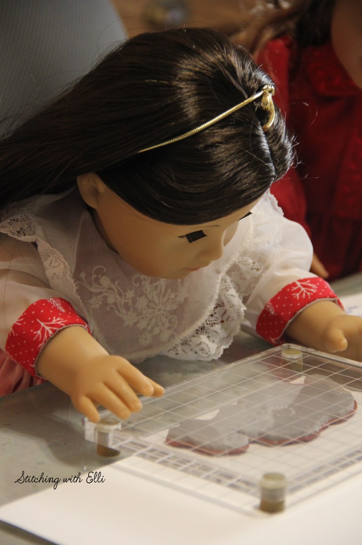 The dolls make Christmas card!- A doll story by Stitching with Elli