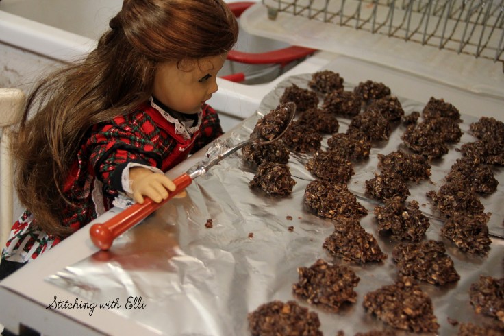 The Dolls bake Christmas Cookies- a 18" doll story by Stitching with Elli