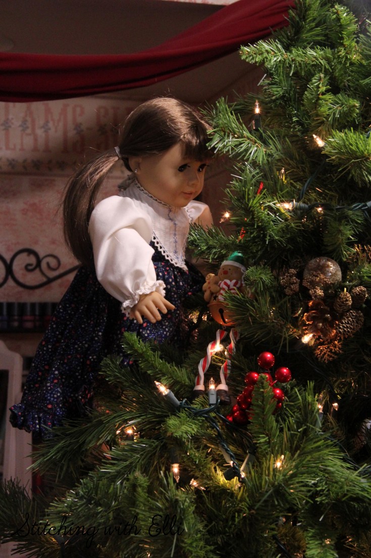 Time to hang ornaments! American Girl dolls are putting up the tree- A Christmas story by Stitching with Elli