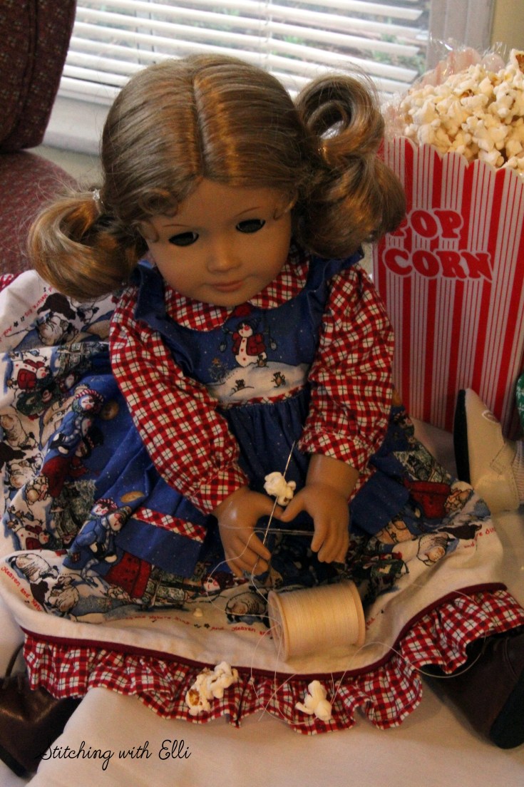 Debbie is stringing popcorn- A christmas story by Stitching with Elli