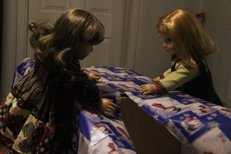 Wrapping presents for Christmas!- An american girl Christmas story by Stitching with Elli