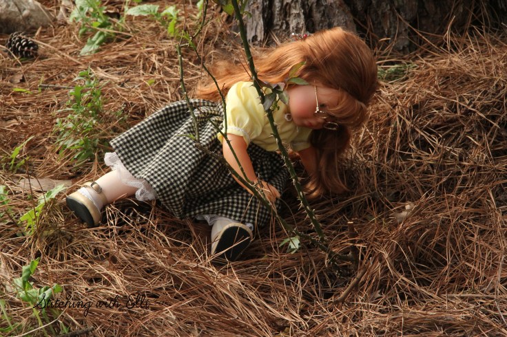 The dolls are ready to work in the garden!- a 18" doll story by stitching with Elli