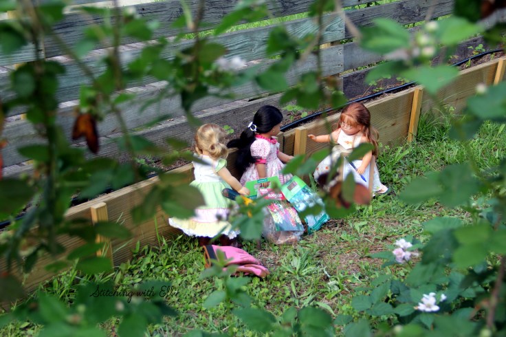 stitchingwithelli.com- 18" dolls are hard at work planting bulbs in the garden.