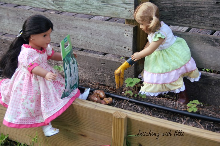 Stitchingwithelli.com -The dolls plant bulbs